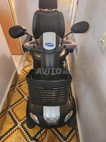 fauteuil électrique -personne à mobilité réduite