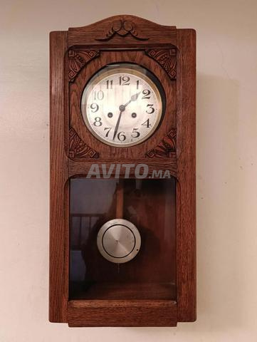 ساعة حائط ميكانيكية قديمة تحفة نقية صنع ألمانيا