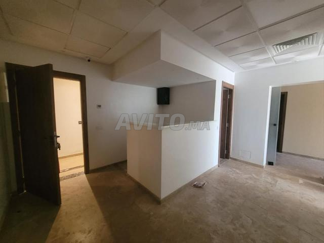 مكتب بإطلالة رائعة للإيجار