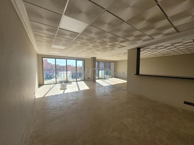 مكتب بمستوى عال للإيجار