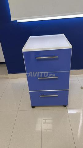 Meuble en bois sur roulettes et 3 tiroir