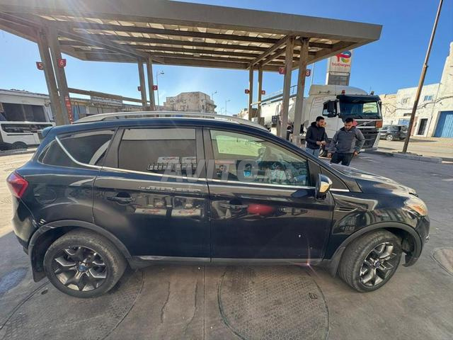 Ford en bon état, encore propre