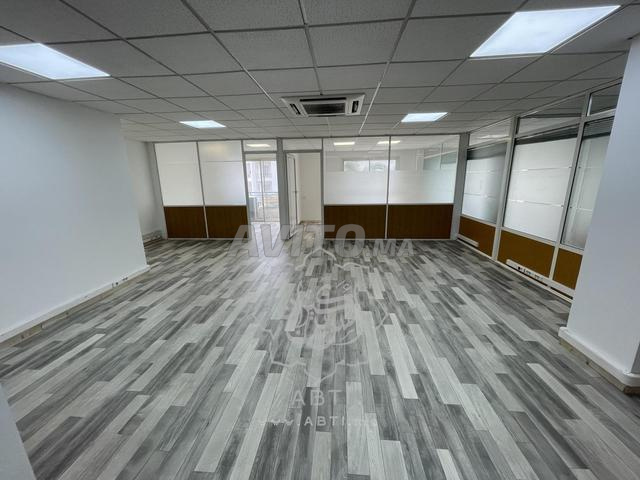 مكتب بلاتو للإيجار 156 متر مربع في شارع زركتوني