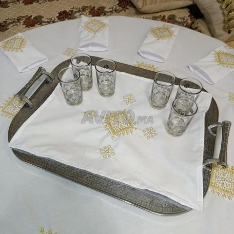 مفرش مائدة مع 12 منديلًا بتطريز فاس الأصيل - 2