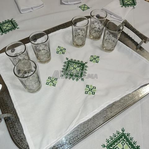مفرش مائدة مع 12 منديلًا بتطريز فاس الأصيل