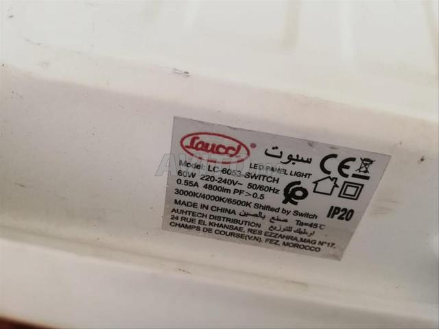 Deux panneaux LED de 60W en très bon état - 2