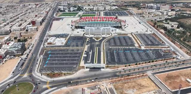 أرض تجارية للبيع لإنشاء صالة عرض