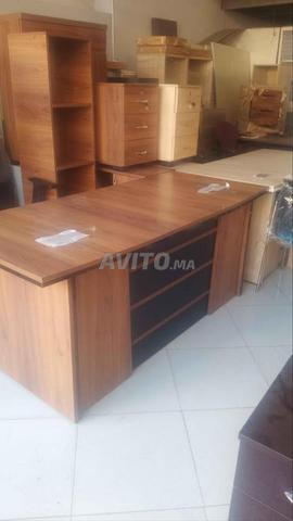 bureau avec retour/pack chaise/vestiaire/banquette