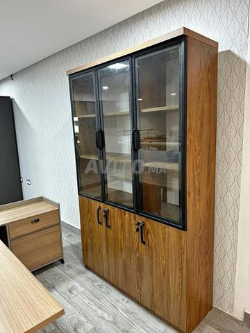 خزانة زجاجية مستوردة بتصميم أنيق ولمسة عصرية