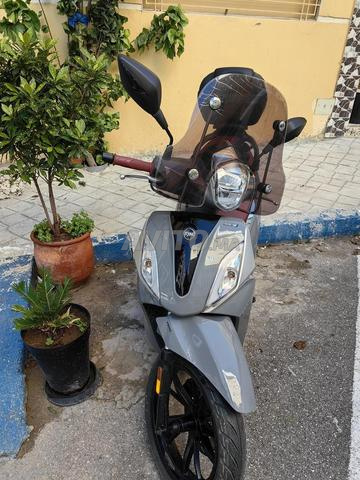 Moto Sym neuve à vendre 200 CM3.