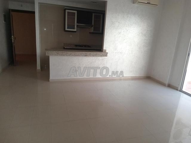 A vendre joli studio à Bourgogne, bd tantan.