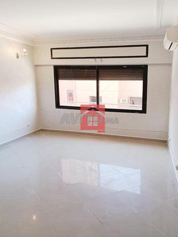 المنزل السكني المحسن مع فناء إلى للإعارة الشهرية