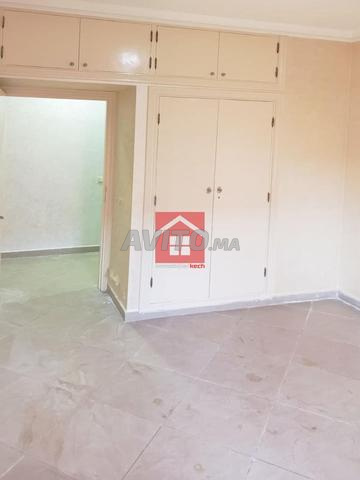 المنزل السكني المحسن مع فناء إلى للإعارة الشهرية