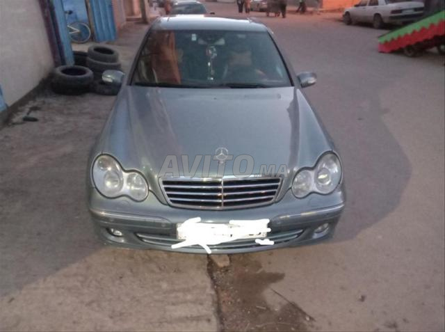 Excellente voiture très économique, type Mercedes c200/203