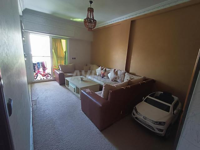 3 فوتيات بالفراش والمخاد، طابلة خشب، زربية روعة