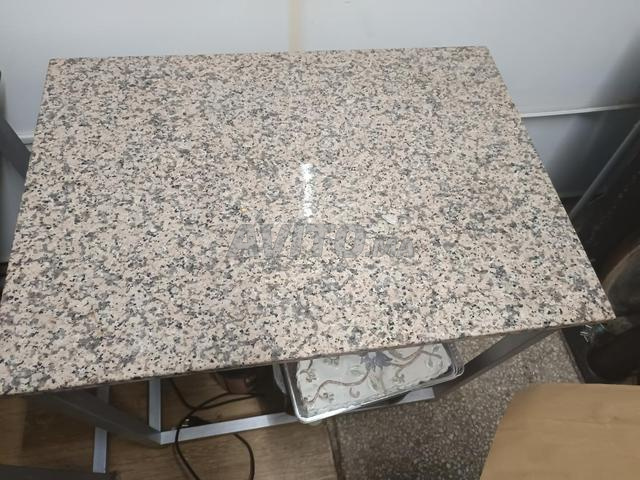 Table et ustensiles de cuisine