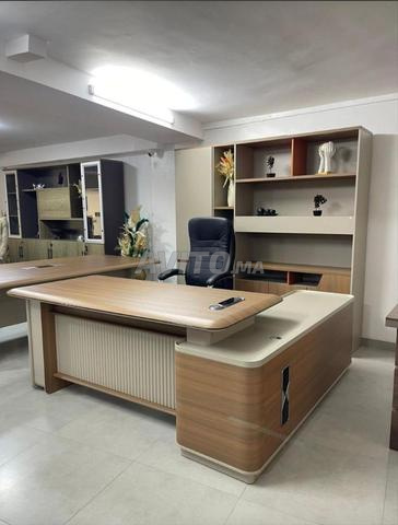 مكتب مع وحدة إرجاع وأدراج بسعر جيد