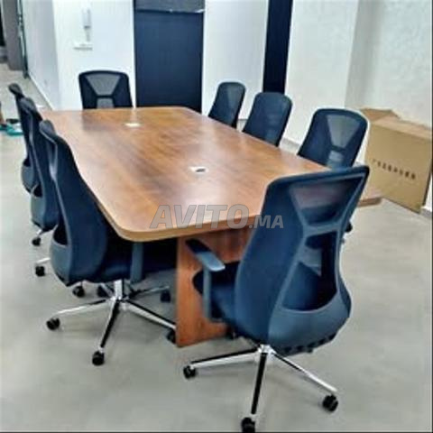 طاولة اجتماع بسعر معقول عالمية