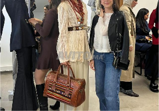 حقيبة جلد طبيعي مصنوعة يدويًا وأنيقة