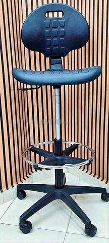 كرسي مستورد من إيطاليا عملي وارتفاع قابل للتعديل