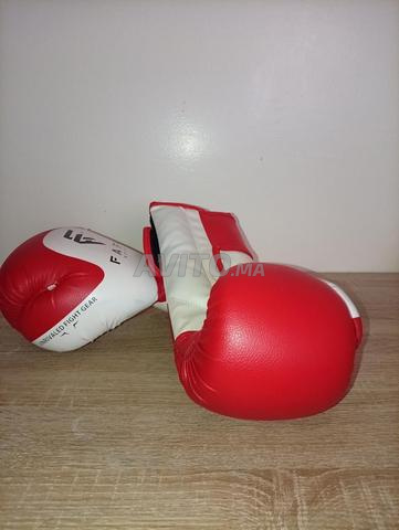 قفازات ملاكمة جديدة