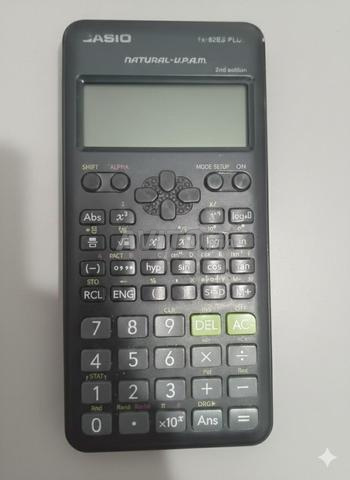 آلة حاسبة علمية نقية جداً للبيع