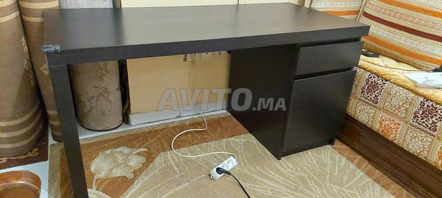 Bureau de la marque Ikea - 2