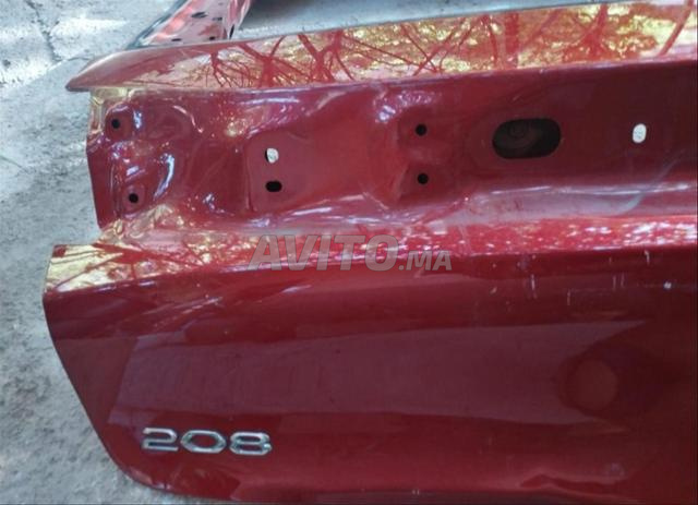 Coffre arrière Peugeot 208 Couleur rouge - 2