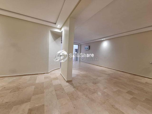 شقة للإيجار 200 متر مربع في المعاريف، الدار البيضاء - 2