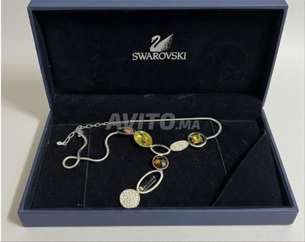 قلادة سواروفسكي الأصلية مع صندوق