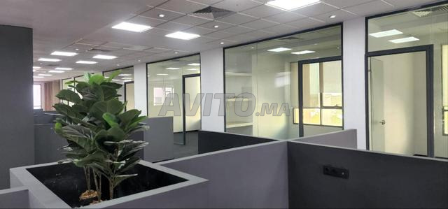 مكتب بمساحة 450 متر مربع في Onomo سيدي معروف