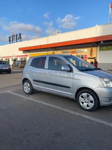 سيارة جميلة