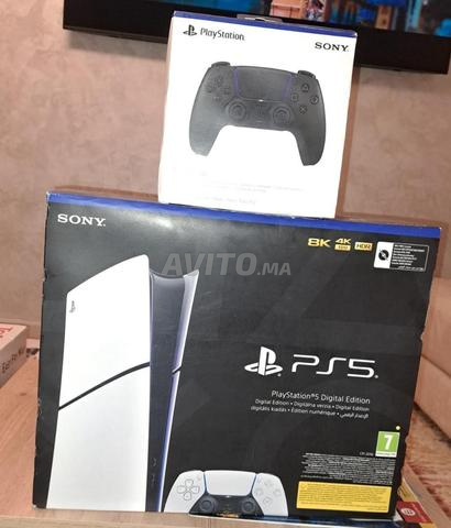 جهاز PS5 Slim رقمي مع وحدتي تحكم