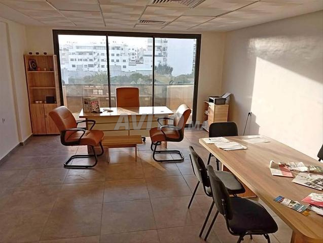 مكتب مع وحدة إرجاع و أدراج بسعر جيد