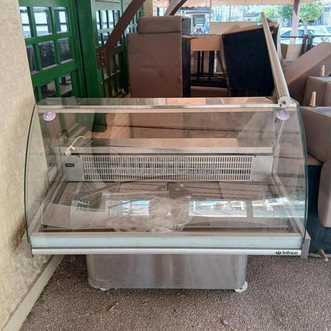 واجهة عرض أسماك قطر 1642x900x1335