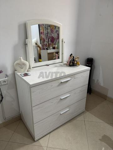 Lit, matelas, commode et miroir à vendre