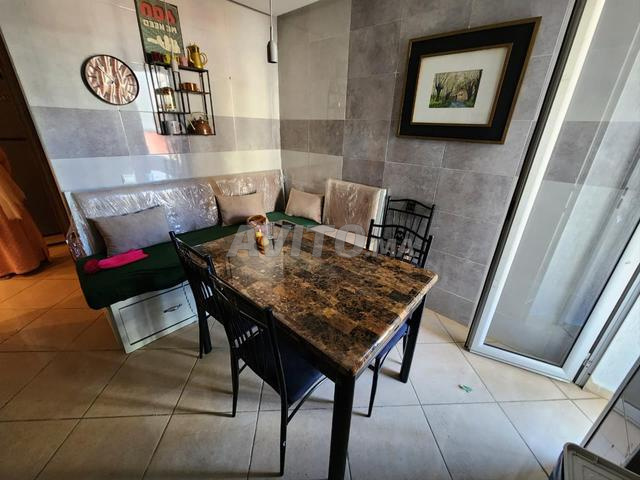 تأجير شقة مفروشة بواجهة في مركز القنيطرة