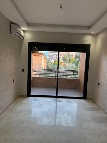 Studio vide avec terrasse proche de victor hugo