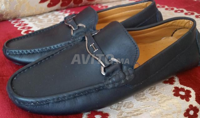 أحذية رجالية أصيلة من الجلد جديدة مقاس 40