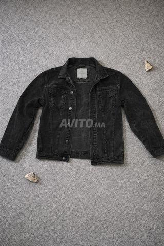 جاكيت جينز أسود مقاس S – ستايل عصري بحالة ممتازة