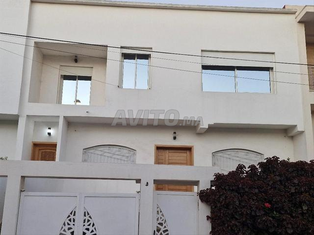 Magnifique haut de villa situé a Al Boustane