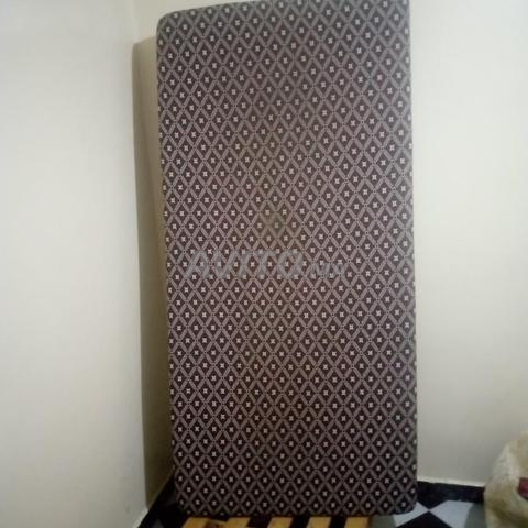 مرتبة أصلية متوفرة و أريكة