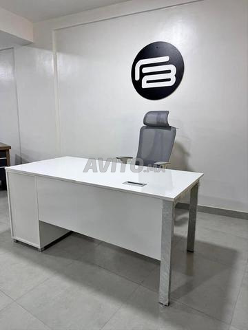 مكتب مستورد بتصميم عصري وجودة عملية