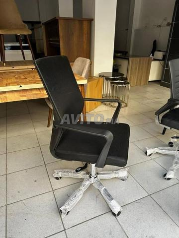 Chaise de bureau en maille importée avec un design moderne et un confort professionnel