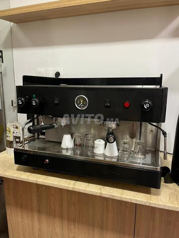 ماكينة قهوة