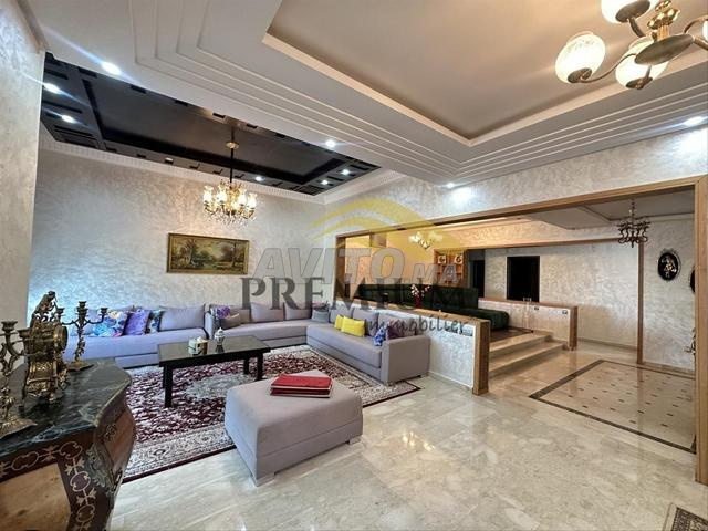 شقة رائعة مع ساحة في حي الرياض