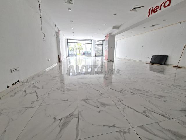 محل تجاري 210 م2 زاوية شارع حيفا و شارع القدس