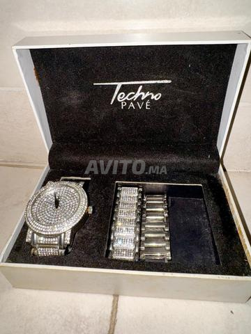 ساعة يد مرصعة بالماس USA