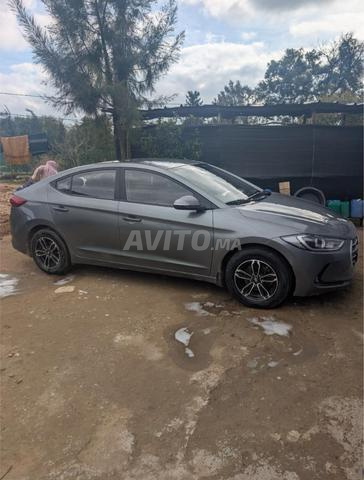 HYUNDAI ELANTRA EN TRÈS BON ÉTAT DE MARCHE