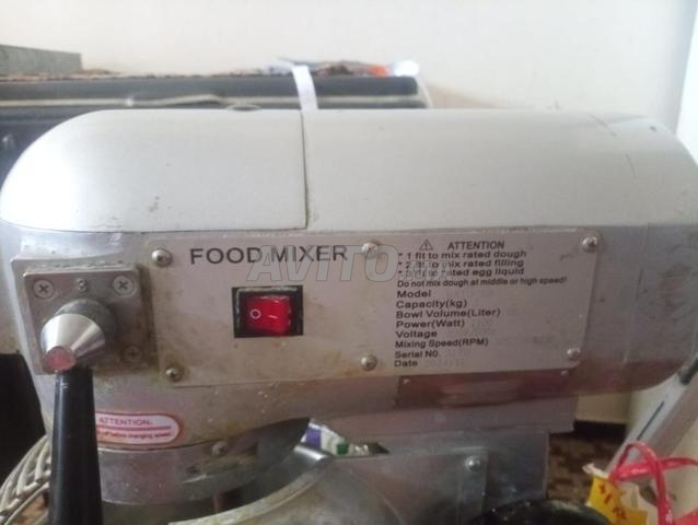 خلاط (خلاط طعام) (عجانة كهربائية)